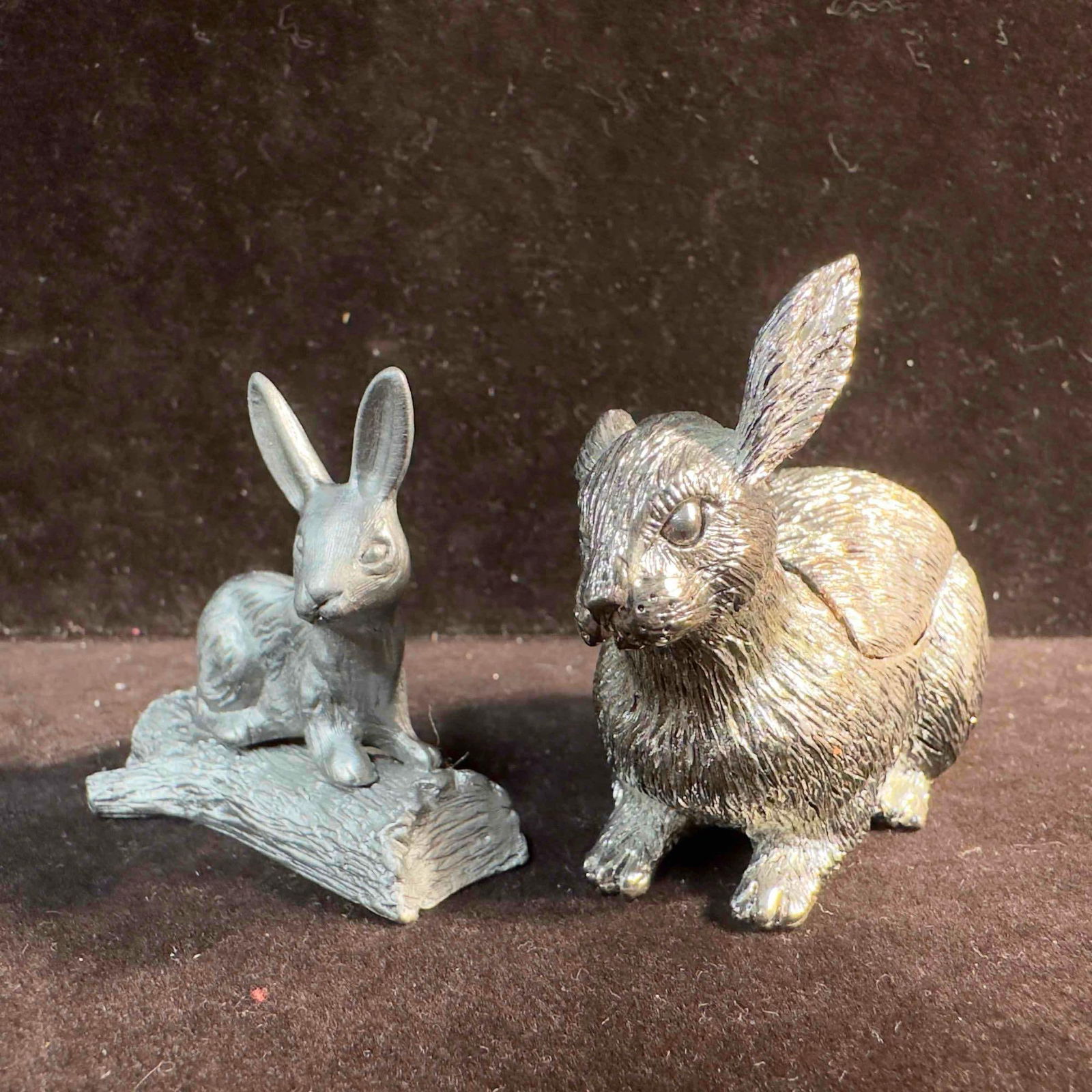 Lunt Pewter Rabbit Bunny Trinket Pill Box Storage Container Figure Set: Lunt Pewter Rabbit Bunny Trinket Pill Box Storage Container Figure Set. This set includes two pewter rabbit bunny figures. One is a trinket box while the other is just a collectible figurine. Each has