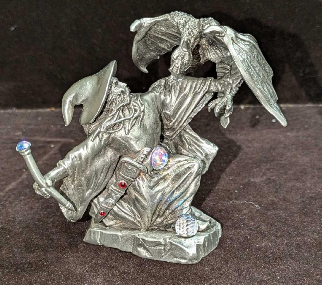 Rawcliffe Pewter Arthanen Wizard Figurine: Rawcliffe Pewter Arthanen Wizard Figurine. This is approx 4" x 3" x 4" and it weighs 1.06lb. Was designed by Peter Sedlow and was dated 1989. The figurine has some light signs of wear.