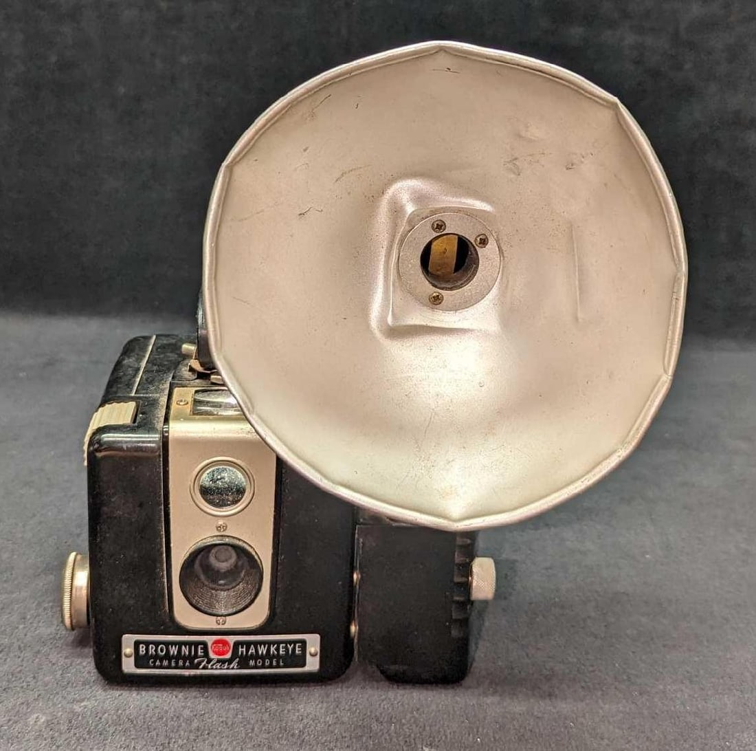 Vintage Kodak Brownie Hawkeye Camera Flash Model (1 of 15)
