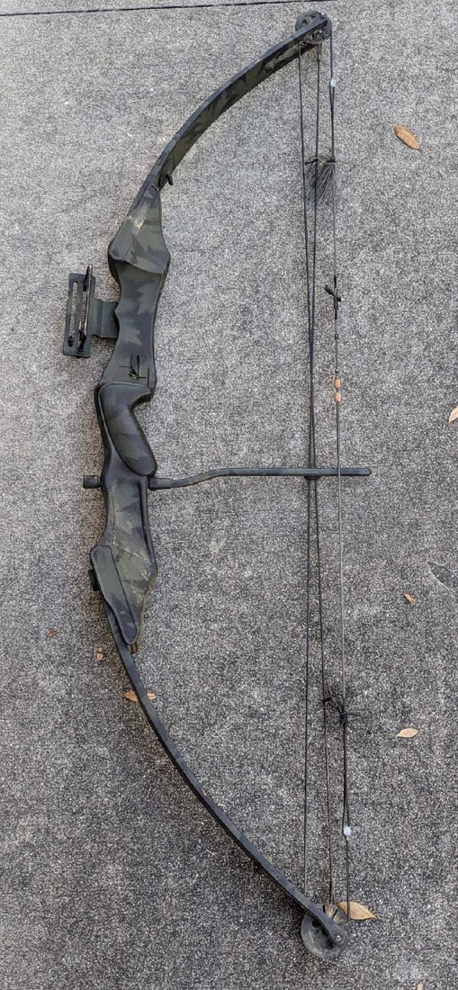 Vulcan PSE Series Camo Compound Bow With Carrying Case #50 (1 of 7)