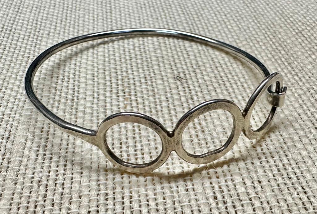 Sterling Silver Hook Close Bangle: This piece of jewelry has been tested and researched prior to listing. Please view all our pictures they are part of our description. DETAILS: Metal - 925 Sterling Silver Color - Silver Stones - none 