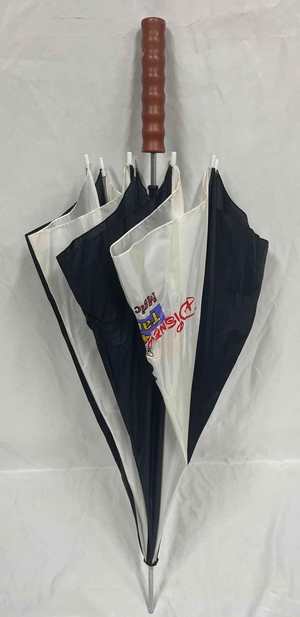 Disney Transport Magic In Motion Vintage Umbrella: This lot contains a Disney Transport Magic In Motion Vintage Umbrella. It is approx 34 1/4" x 1 1/4". Total weight is 0.7lbs. Overall the umbrella is in good vintage condition with some minor 