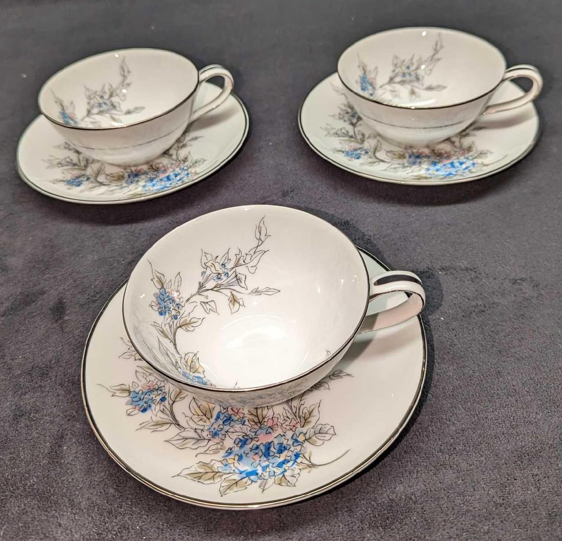 3 Vintage Noritake China 5682 Cups & Saucers B: 3 Vintage Noritake China 5682 Cups & Saucers B. This lot includes: (3) Cups. These are approx 5" x 4" x 2". (3) Saucers. These are approx 5 3/4" x 5 3/4" x 1/4".