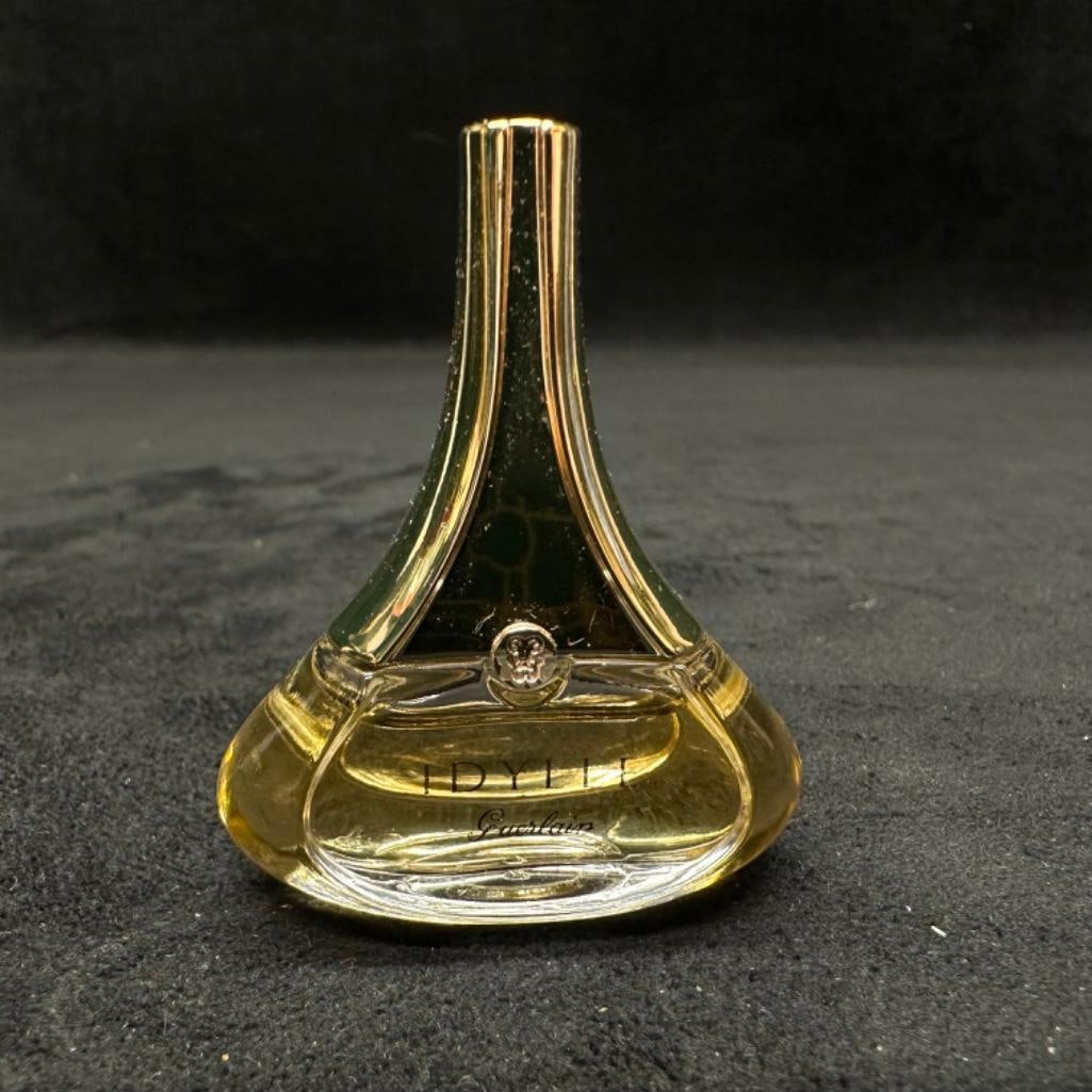 Vintage Guerlain Idylle EDP 5ml Bottle Full: Vintage Guerlain Idylle EDP 5ml Bottle Full Full vintage bottle of Guerlain Idylle, Eu de Parfum. The bottle is 5ml and in good condition. Approximate size: 1.75" x 0.8" x 2" Approximat