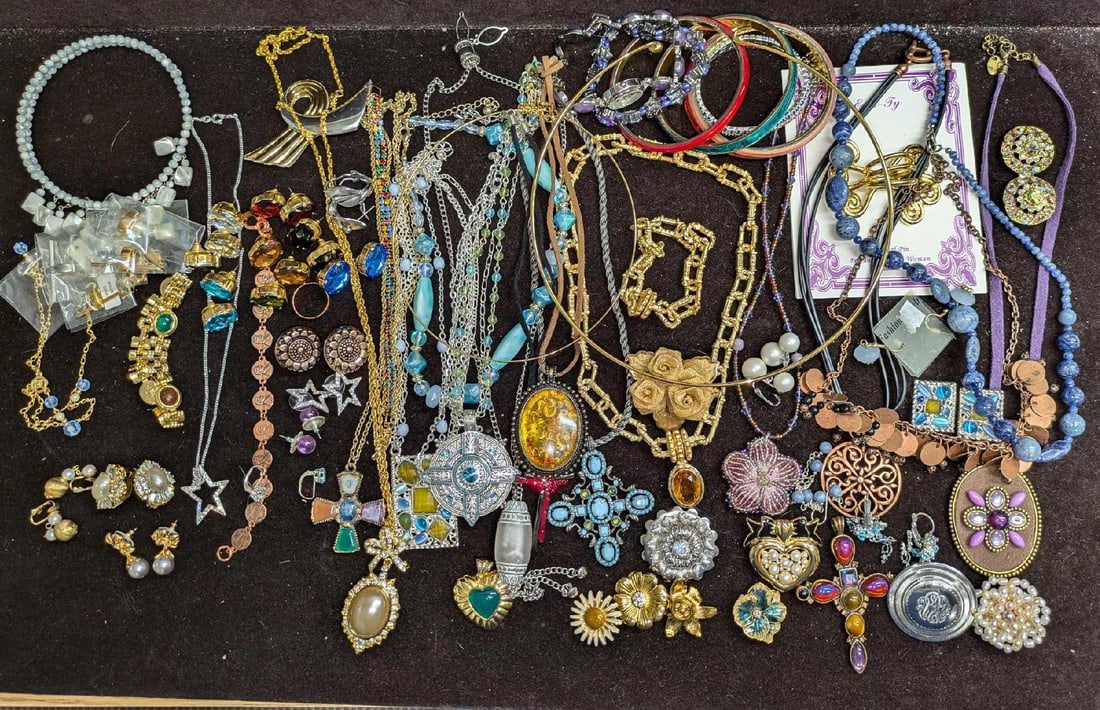 Large Bundle Of Assorted Costume Jewelry Marked & Unmarked (1 of 7)