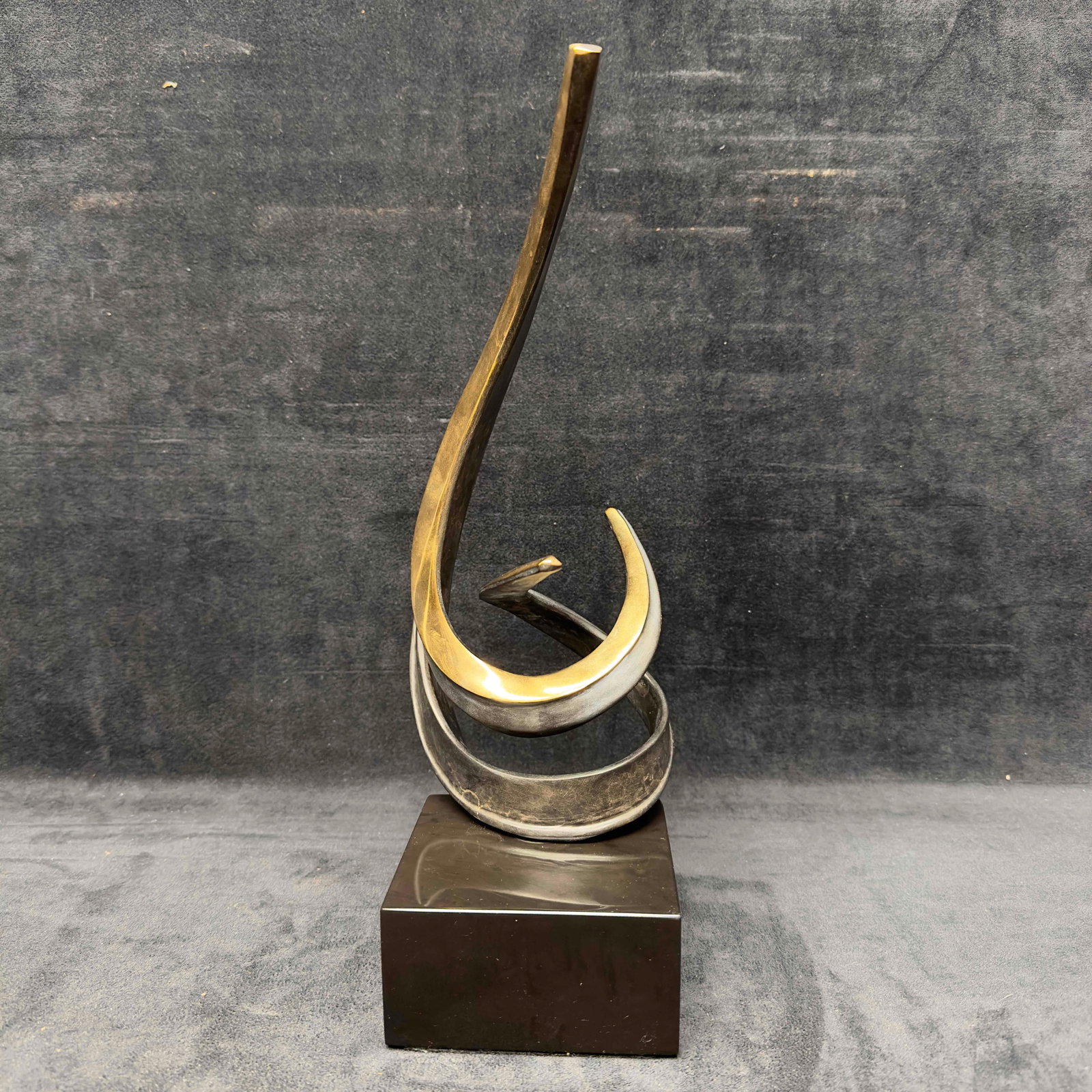 Tom Bennett Bronze Pewter Sculpture Break Through: Tom Bennett Bronze Pewter Sculpture Break Through. This art sculpture features an abstract design, sweeping lines depict a powerful burst and ascension – a “breakthrough”. Bronze sculpture w