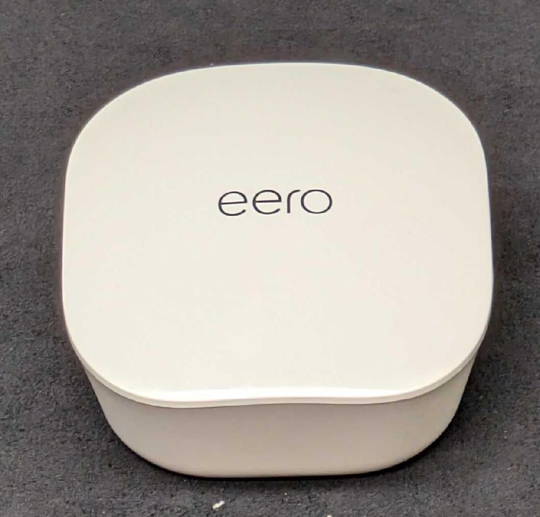 Eero Mesh J010001 AC Dual-Band Wi-Fi 5 Router B (1 of 4)