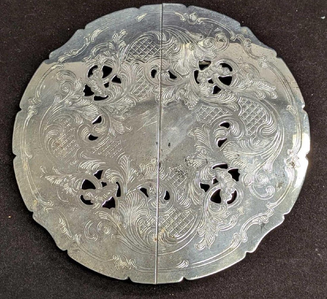 Vintage Alvin Silver Plate Trivet Plate: Vintage Alvin Silver Plate Trivet Plate. This is approx 8 1/2" x 8 1/2" x 1/2" and it weighs 1.18lb. The plate has some tarnish and light scratches.