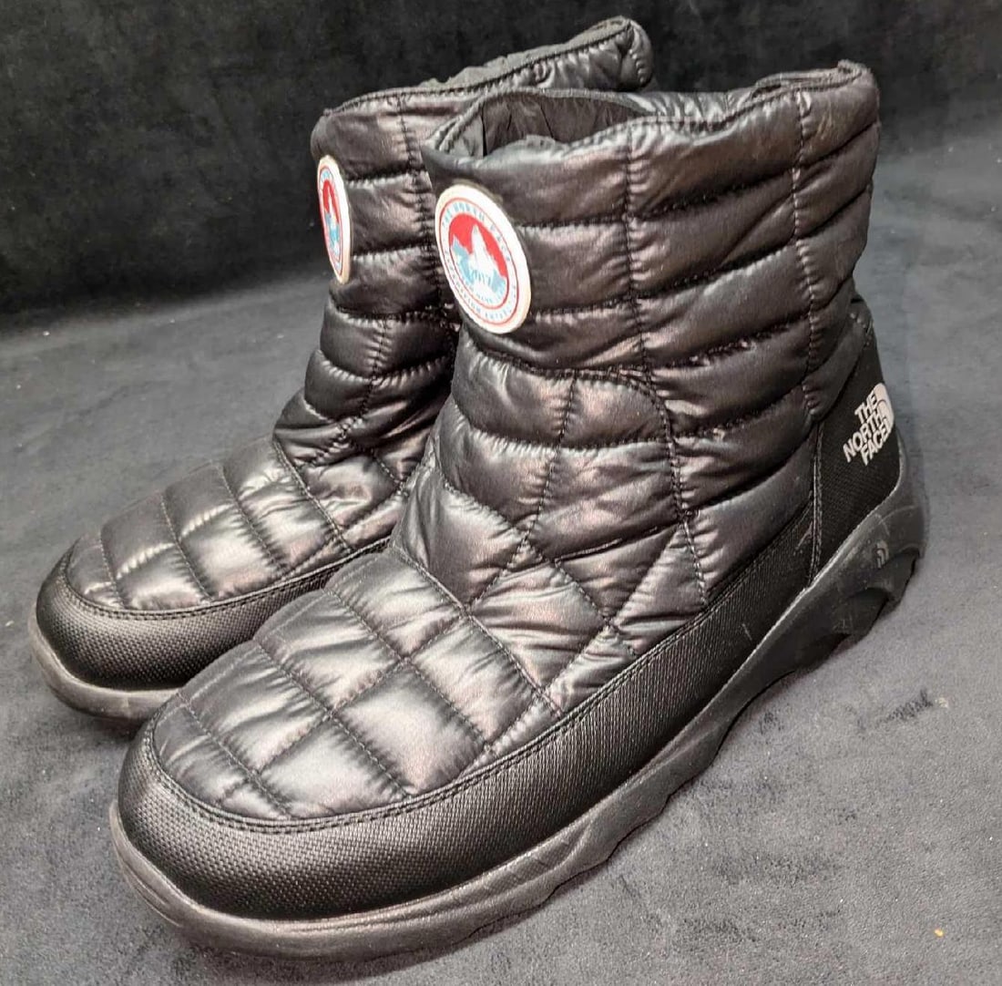 North Face Thermoball Black Expedition Men's 12 Size Boots: North Face Thermoball Black Expedition Men's 12 Size Boots. "Queen Maud Land - Expedition Antarctica". These quilted boots have an Internal gaiter with a drawstring to keep out snow and de