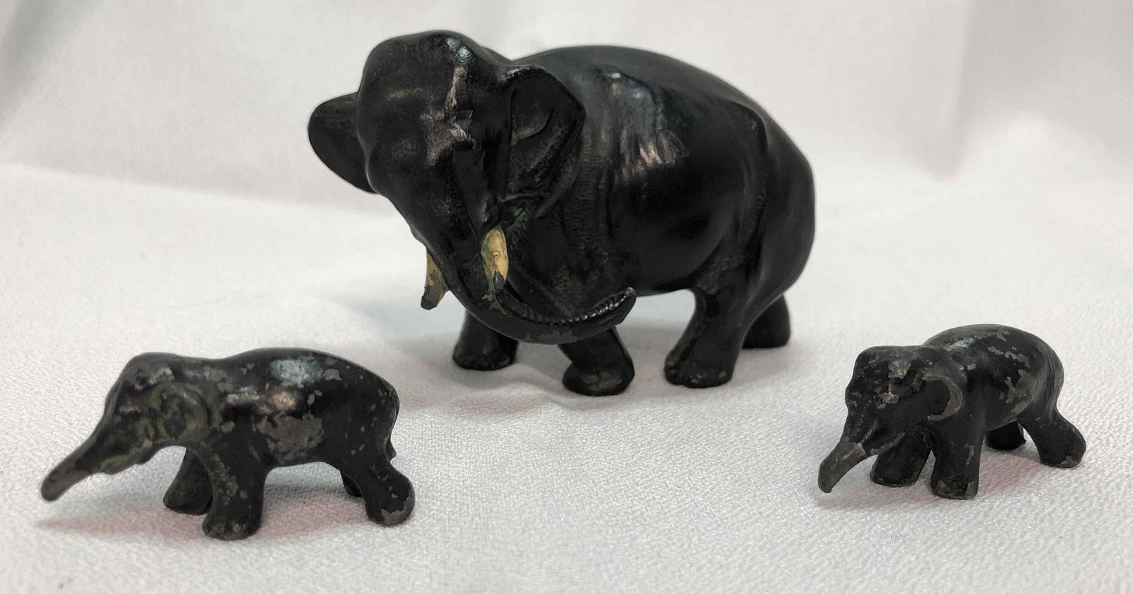 3 Vintage Miniature Lead Toy Elephants (1 of 5)