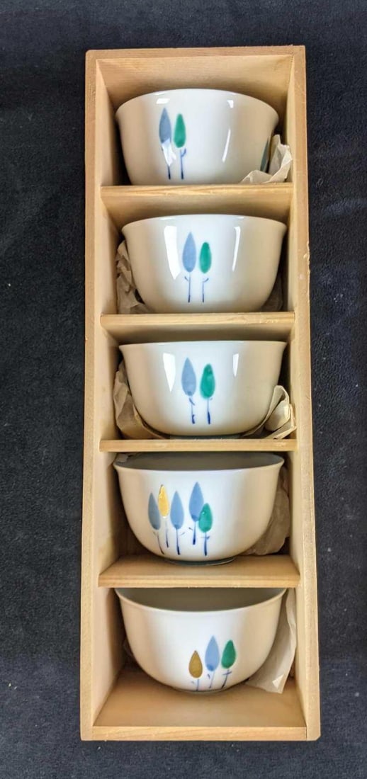 Japanese Tea Set Cups With Original Wood Case (1 of 6)