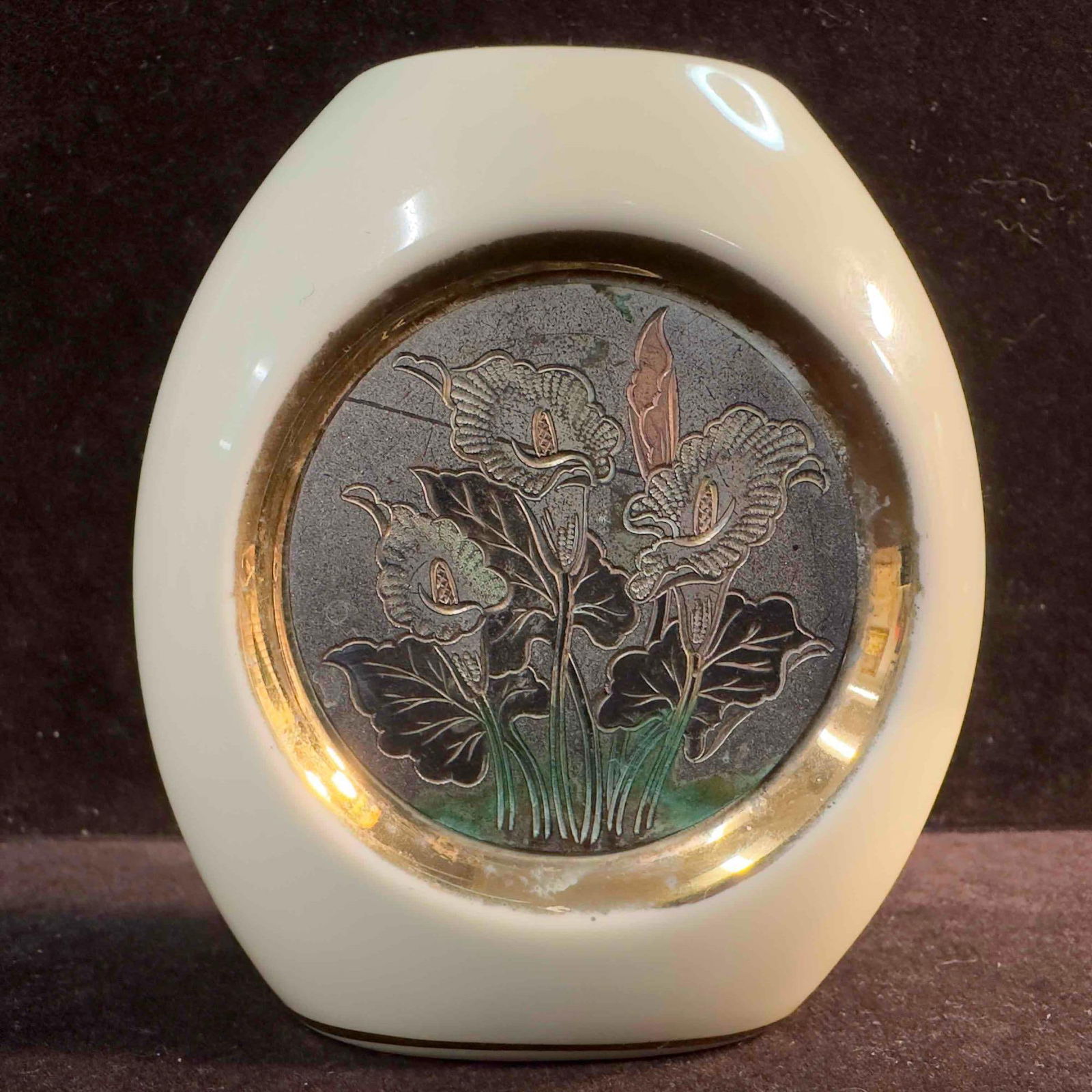 The Art of Chokin 24k Gold Edged Small Vase Silver Gold Gilding Flower Design: The Art of Chokin 24k Gold Edged Small Vase Silver Gold Gilding Flower Design. The Art of Chokin, the images are created by etching pure copper and then gilding it with silver and gold. The engravings