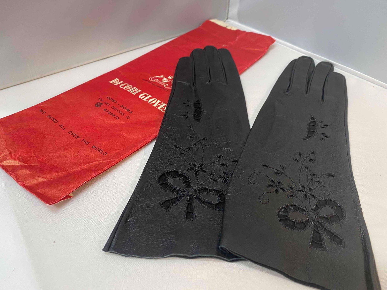 Vintage NOS Italian Designer Di Cori Long Ladies Black Leather Evening Gloves: Vintage NOS Italian Designer Di Cori Long Ladies Black Leather Evening Gloves Made In Italy Original Packaging Excellent Condition Lambs Skin Leather Black Small Size 12