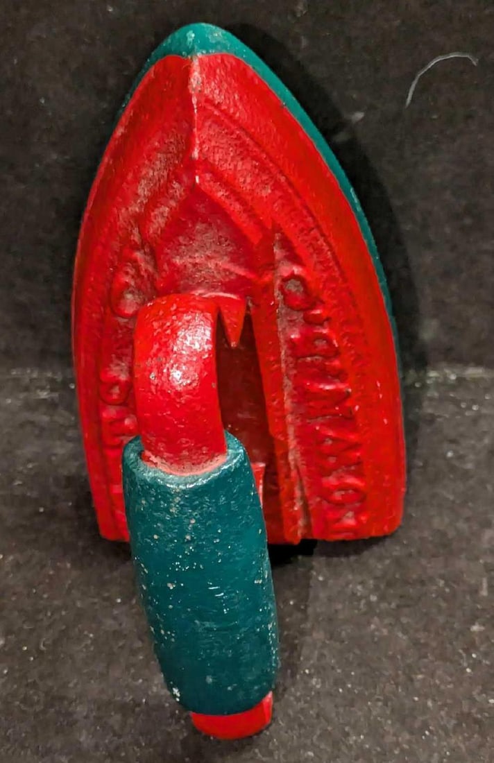 Antique Cast Iron Red Pottstown Red Sad Iron (1 of 5)