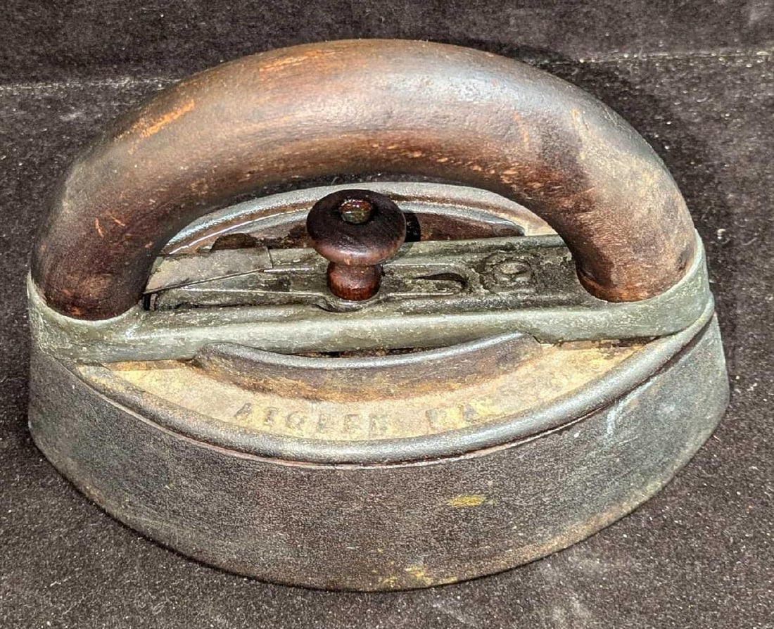 Antique Chalfant Removable Handle Sad Iron (1 of 5)