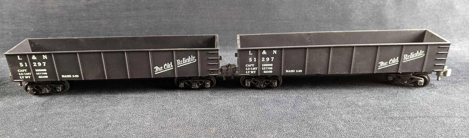 Two Vintage L&N Trains The Old Reliable Box Cars: This lot includes two vintage L&N trains "The Old Reliable " boxcars. Both come in their original boxes which are approx 12 5/8" x 2 1/2" x 3 1/2" and together they weigh 1.21lb. The boxcar