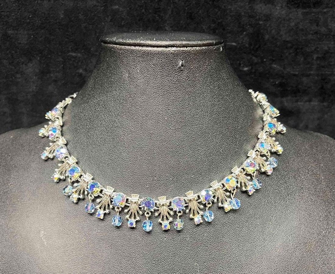 Vintage Signed Coro Intricate Silver Tone Blue/Iridescent Gemstone Necklace: This lot contains a Vintage Signed Coro Intricate Silver Tone Blue/Iridescent Gemstone Necklace. It is approx 15 3/4" long. Total weight is 1.9oz. Overall the Vintage Signed Coro Necklace is in e