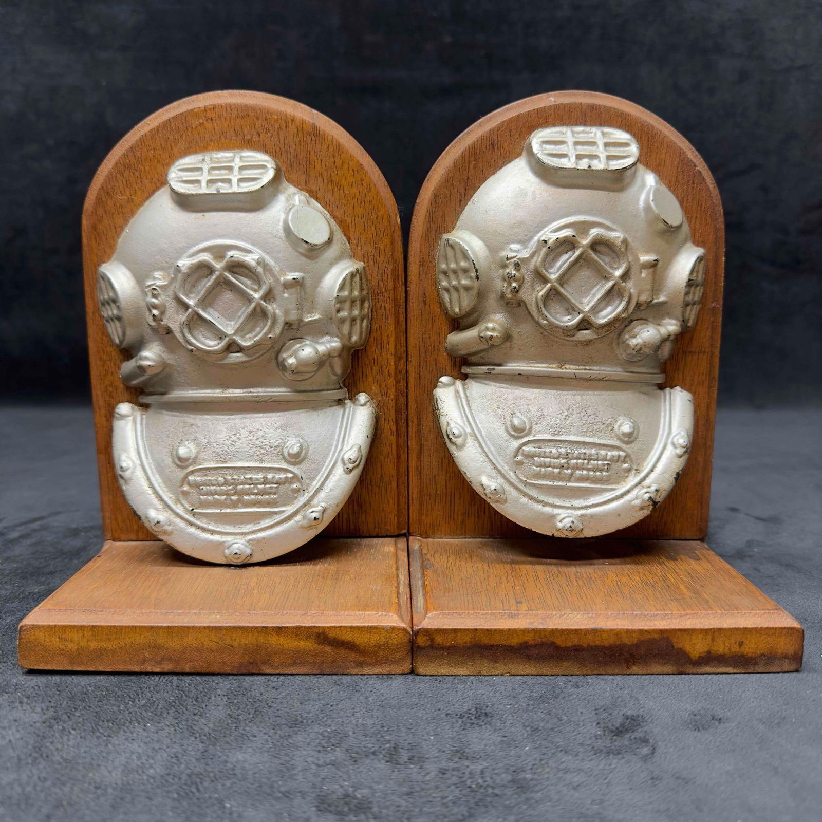 Nautical Metal Decorative Collectible Marine Diver Helmet Bookends (1 of 9)