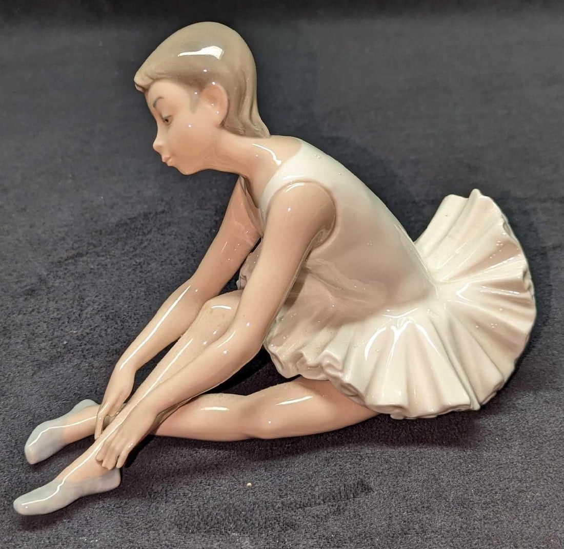 Nao By Lladro Seated Ballerina Figurine (1 of 6)