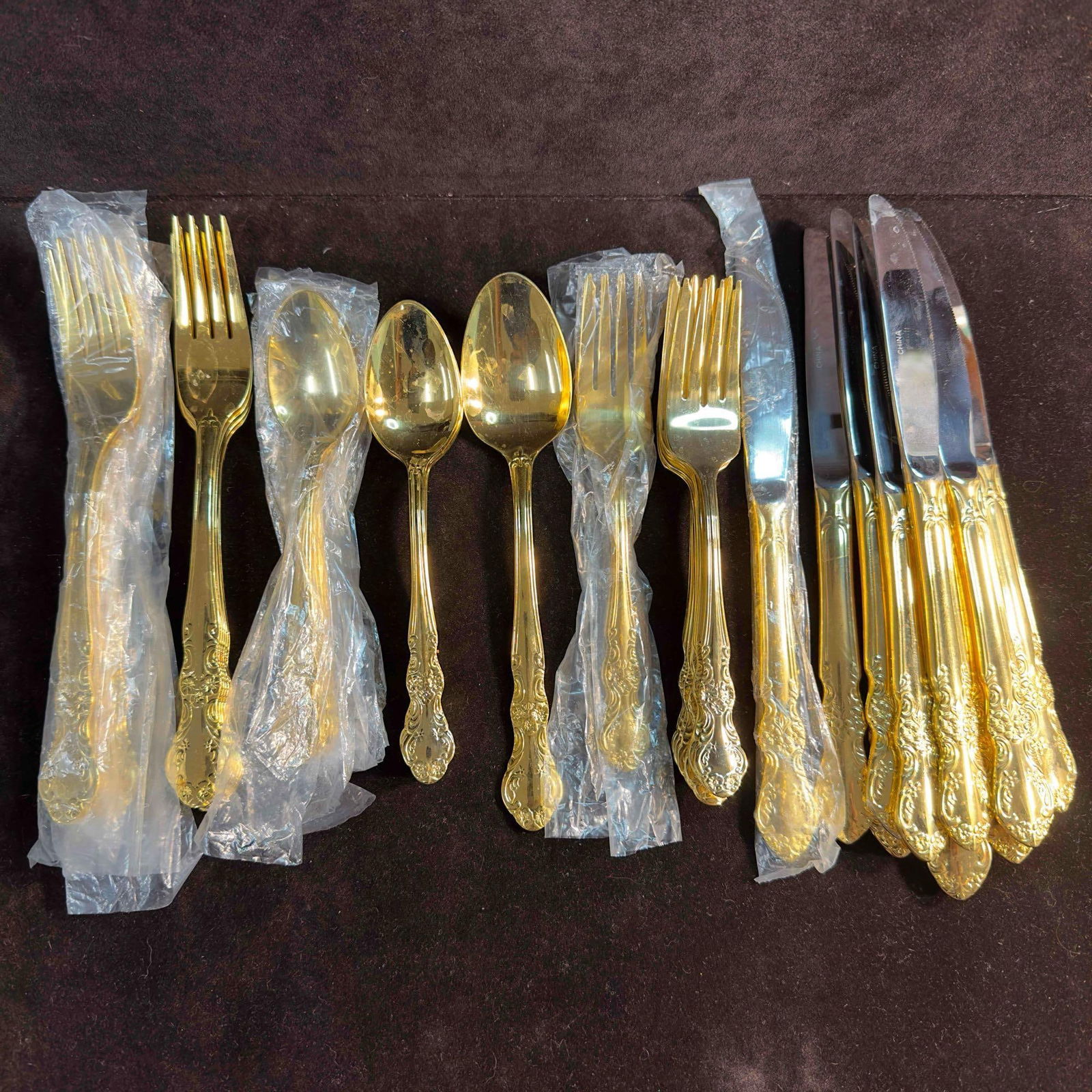 Cambridge Gold Plated Alyssa Floral Silverware Flatware 46 Piece (1 of 8)