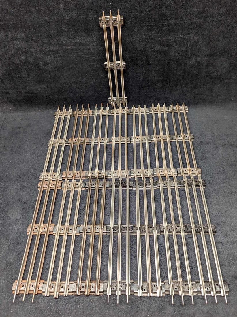 15 Vintage Metal Lionel 10" Straight Tracks: 15 Vintage Metal Lionel 10" Straight Tracks. Each is approx 10 5/8" x 2 1/4" x 3/8" and the total weight is 1.20lb. The tracks have some light wear and some surface rust. 
