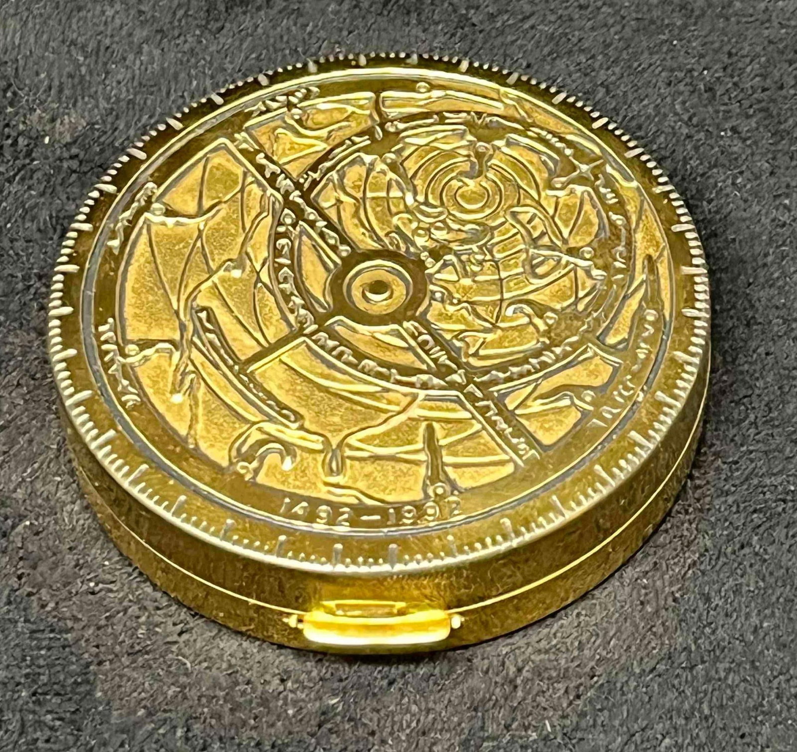 Est?e Lauder Vintage Columbus Day Discovery Compact (Empty): This lot contains a Est?e Lauder Vintage Columbus Day Discovery Compact (Empty). It is approx 2 1/4" x 2 1/4" x 3/4". Total weight is approx 2.3oz. Overall the compact is in good used condition w