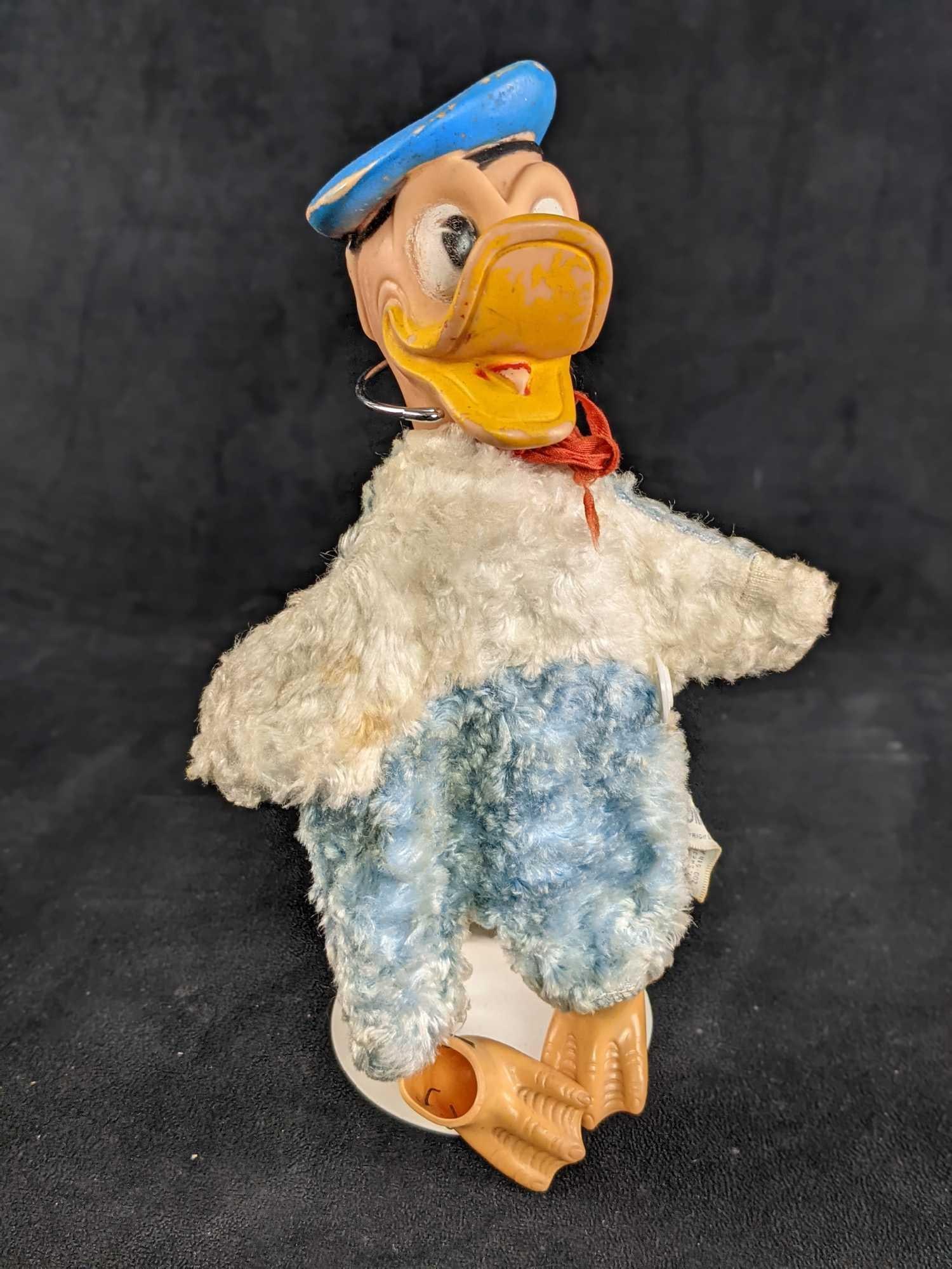 Vintage Disney GUND Donald Duck Doll (1 of 6)