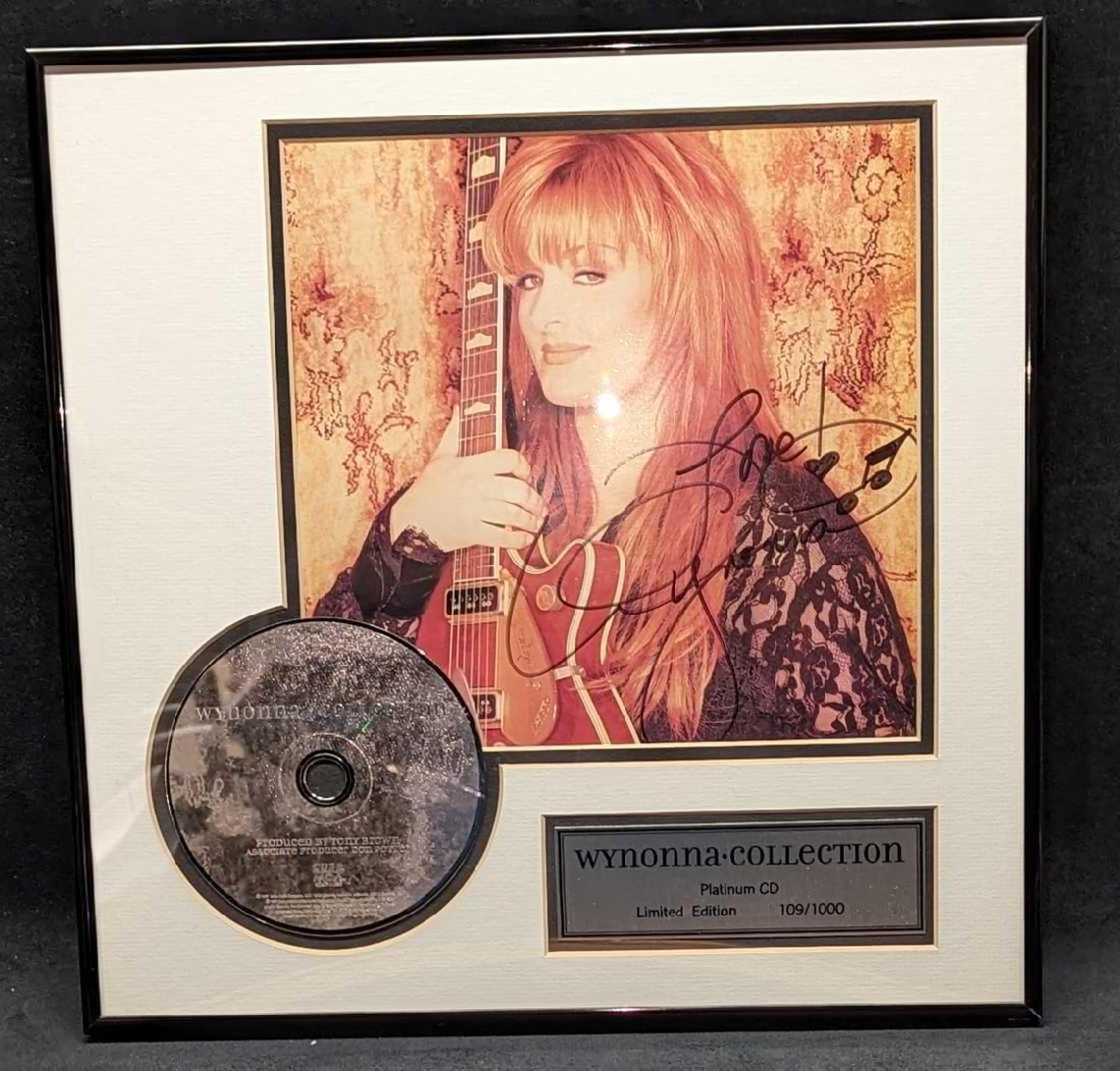 LE Framed Wynonna Judd Photo & Collection CD (1 of 5)