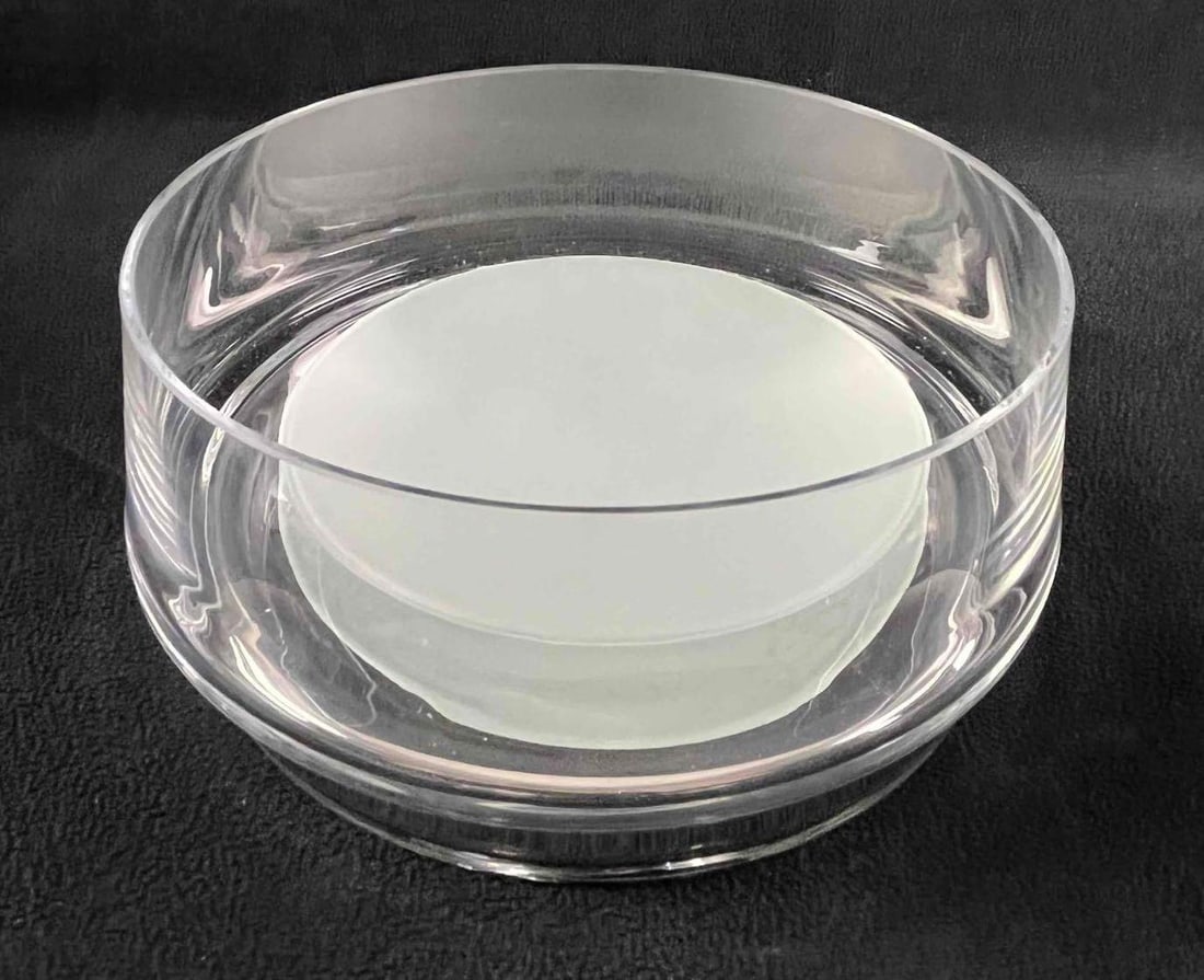 Rosenthal Glass Caviar Bowl Self Cooling Michael Young: Rosenthal Glass Caviar Bowl Self Cooling Michael Young Rosenthal studio-line self-cooling glass caviar bowl by Michael Young. It has been previously owned in good condition, with minor signs of use. S
