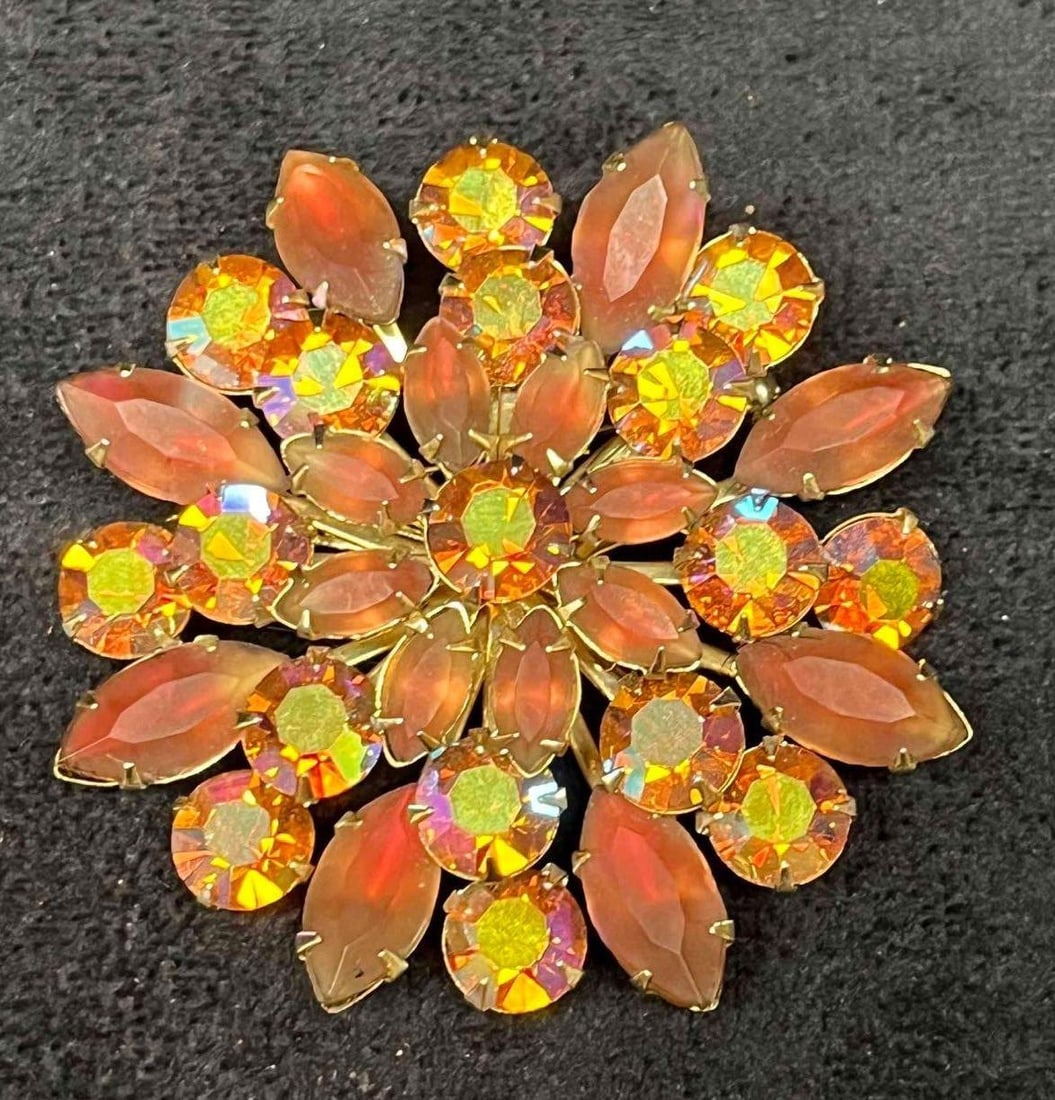 Vintage Signed Coro Iridescent Flower Brooch: This lot contains a Vintage Signed Coro Iridescent Flower Brooch. It is approx 2 1/4" x 2 1/4" x 3/4". Total weight is 0.9oz. Overall the vintage brooch is in excellent pre owned condition with no not
