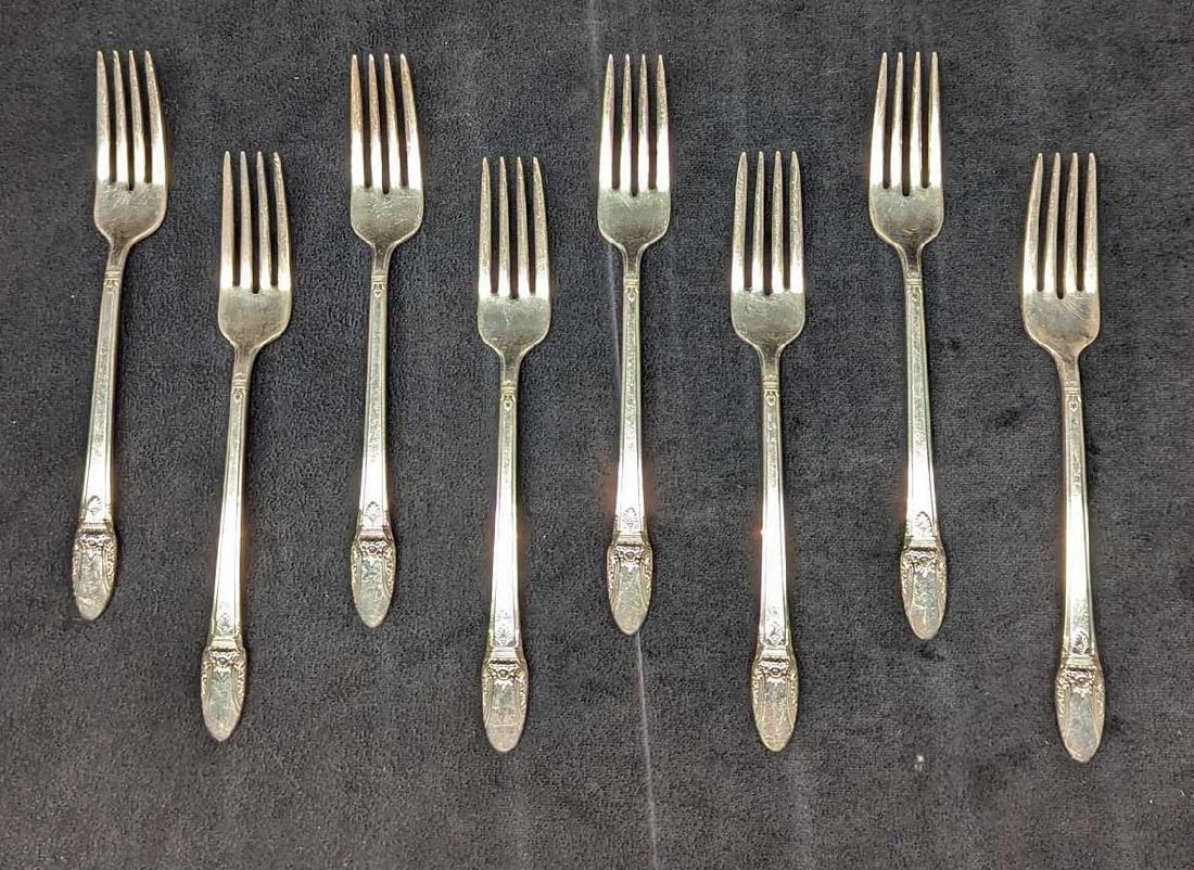 8 Vintage Rogers Bros First Love Dinner Forks: 8 Vintage Rogers Bros First Love Dinner Forks. Each Silver Plated Fork Is approximately 1" x 1/4"x 7 3/4" and the total weight is 0.96lb. These were released from the year 1937 to the year 1973. Each
