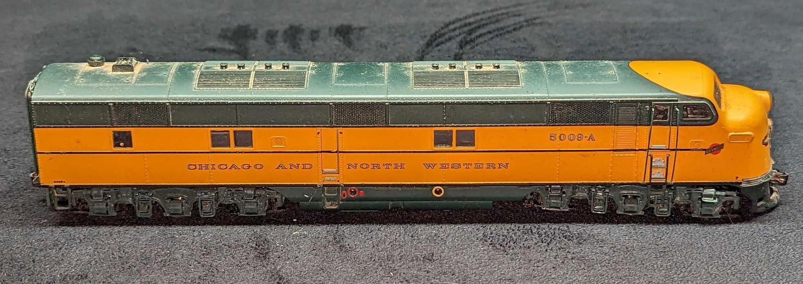 Life Like Chicago And Northwestern 5009-A Locomotive (1 of 6)