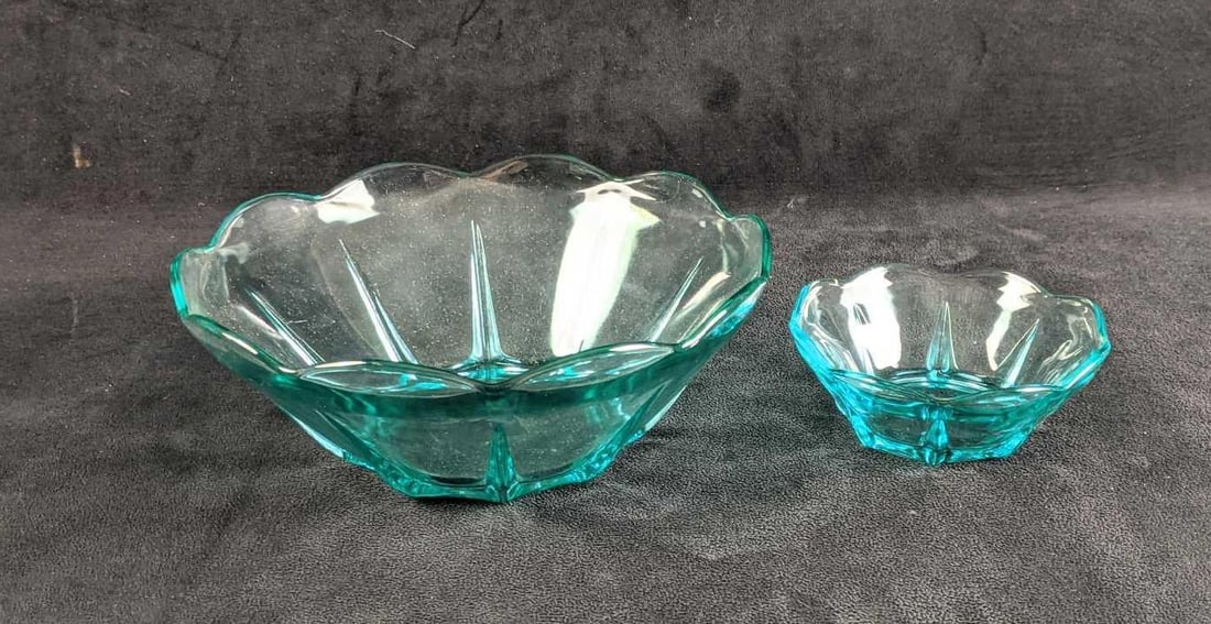 Two Blue Glass Bowls: Two Blue Glass Bowls (1) Bigger bowl 8in (2) Smaller bowl 41/3in These bowls are in great condition. There is no known damage From our research, we belie these bowls are from the company Hazel Atlas. 