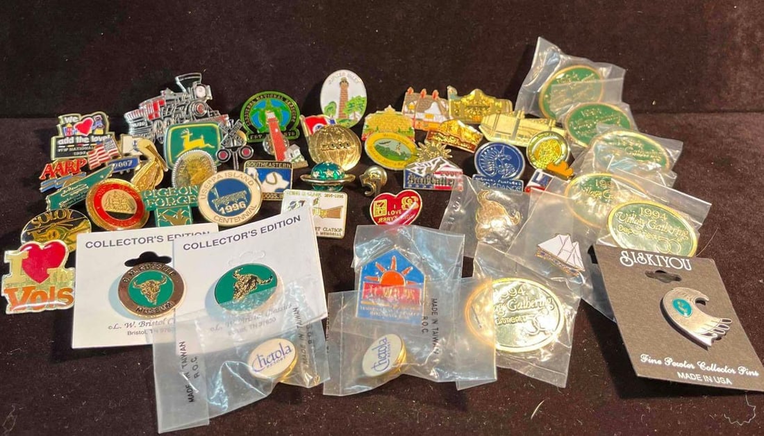 Huge Bundle Of Random Enamel Pins (F18): This lot contains a Huge Bundle Of Random Enamel Pins (F18). The pins/buttons fit in approx 6 3/4" x 6 1/2" plastic bag and altogether they weigh about 0.5lbs. Overall the pins are in good used condit