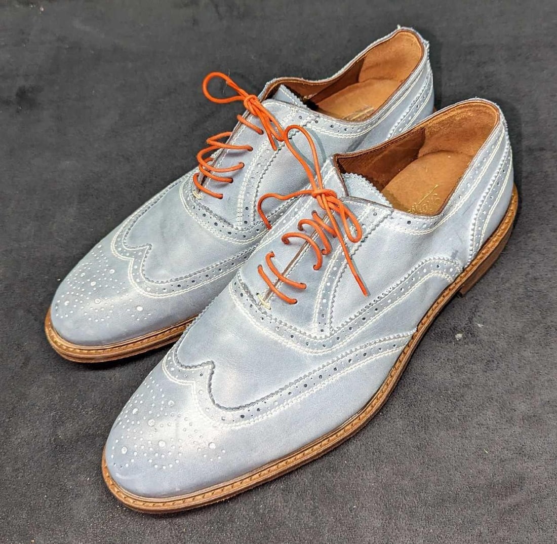 Men's Size 11 Meranti Fiorentini Wingtip Oxfords: Men's Size 11 Meranti Fiorentini Wingtip Oxfords. The leather shoes were made in Italy. Each is approx 4 3/4" x 13" x 4 1/2" and the total weight is 2.22 lbs. The shoes have some wear on the bottom so