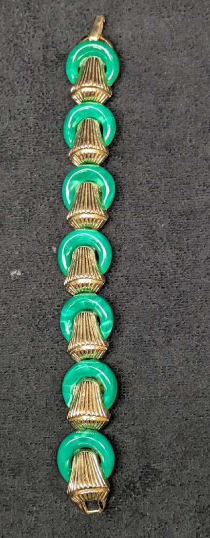 Vintage Trifari Thermoset Trifanium Gold And Green Lucite Bracelet (1 of 5)