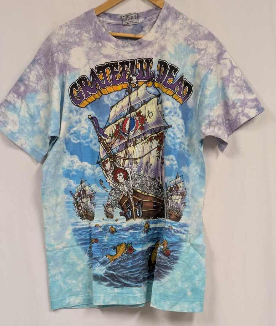 Liquid Blue Grateful Dead Ship Of Fools Shirt XL: Liquid Blue Grateful Dead Ship Of Fools Shirt XL. This shirt does not appear to have ever been worn. 100% Cotton. Please note, it does not come with the hanger seen in the image. Folded, the shirt is 