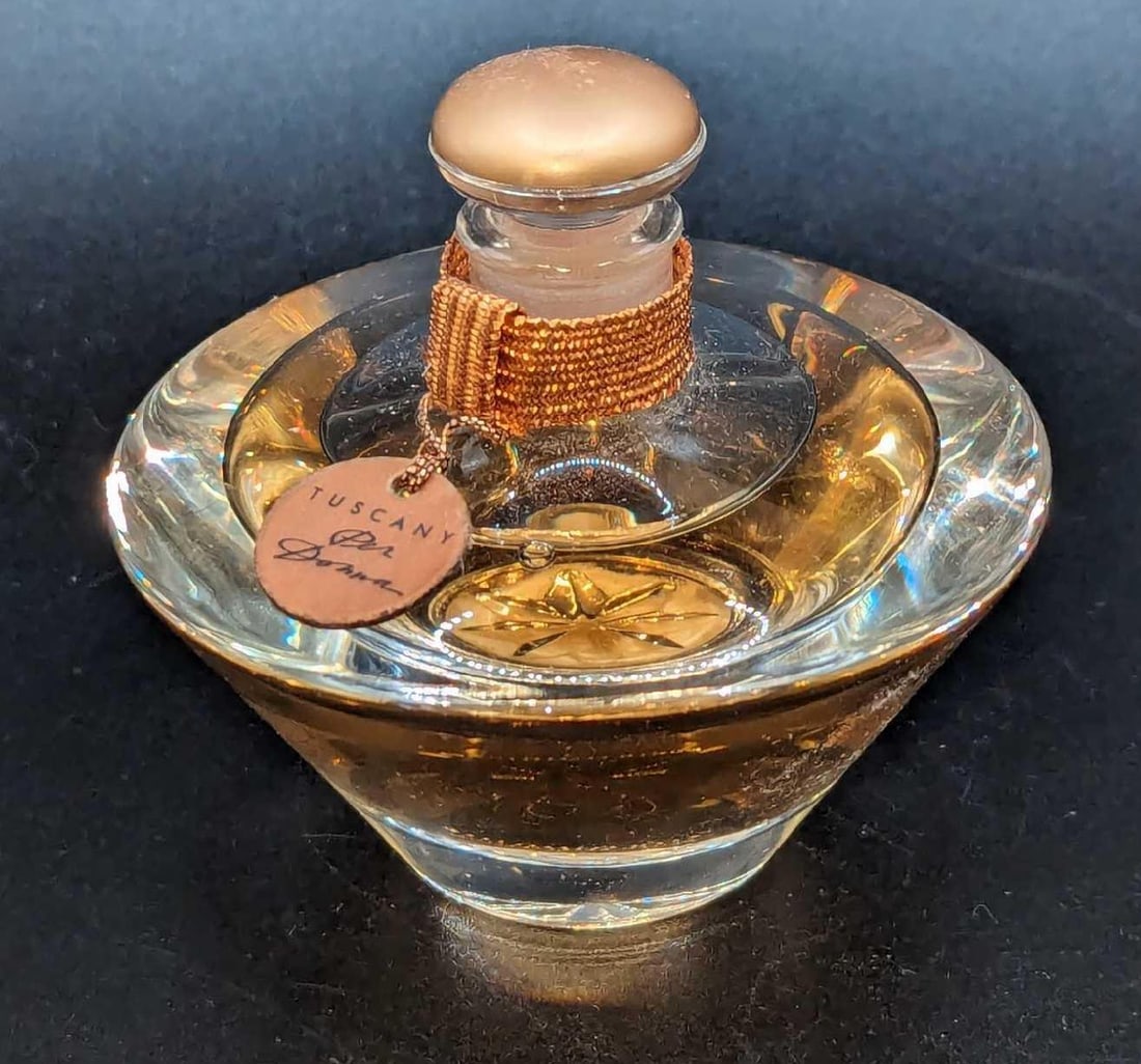 Tuscany Per Donna Parfum 1 fl oz: Tuscany Per Donna Parfum 1 fl oz. This is approx 3" x 3" x 3" and it weighs 0.42lb. The bottle has no chips or cracks. The bottle is nearly filled to the top.