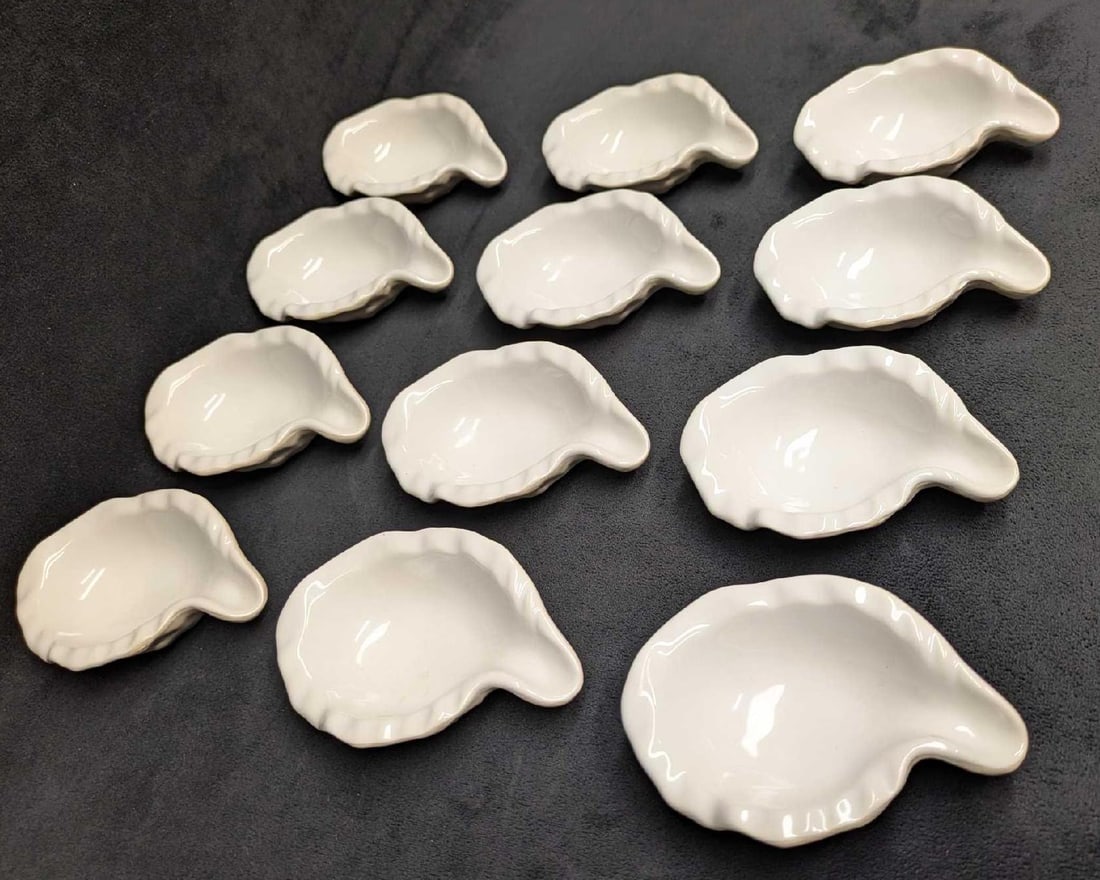 12 Two's Company World Is You Oyster Baking Dishes (1 of 5)