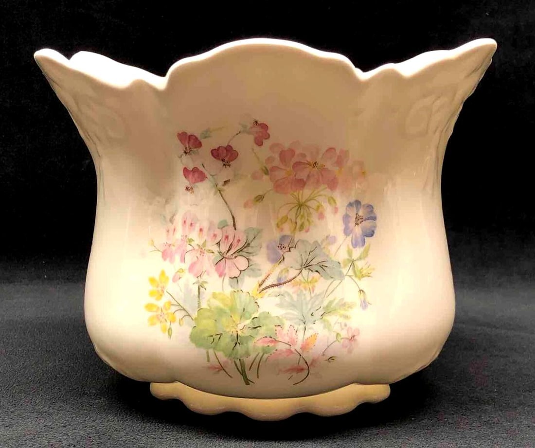 Vintage English Bone China Jardinière Planter Pot: Vintage Bone China Jardiniere Planter Pot picturing Lovely English Gardens. Made in England. The Vintage Jardiniere is approximately 6" x 8" x 8" and weighs about 1.3lbs. Overall the item is in vintag