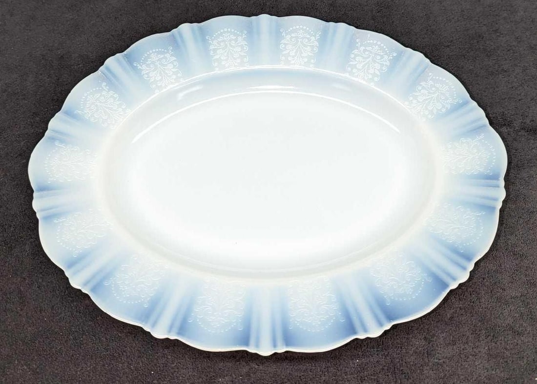 MacBeth Evans American Sweetheart 13" Serving Platter: MacBeth Evans American Sweetheart 13" Serving Platter. This is approx 13" x 1" x 10" and it weighs 1.56lb. The platter has no chips or cracks. This was released from the year 1930 to the year 193