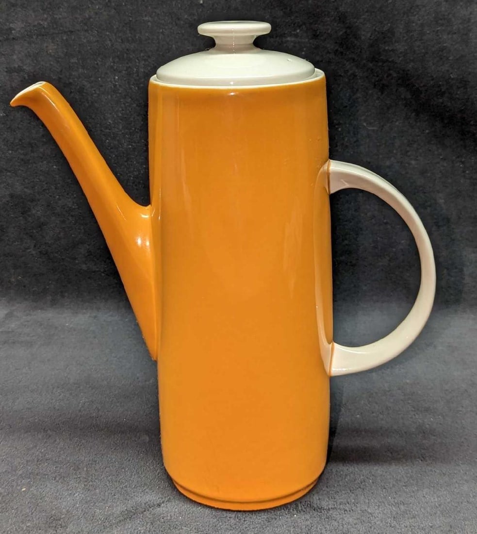 Retired Vintage Royal Doulton Sundance Coffee Pot: Retired Vintage Royal Doulton Sundance Coffee Pot. This series was released from 1972 - 1978. This is approx 8 1/2" x 4" x 10" and it weighs 1.86lb. The fine china pot is in a good, vintage condi