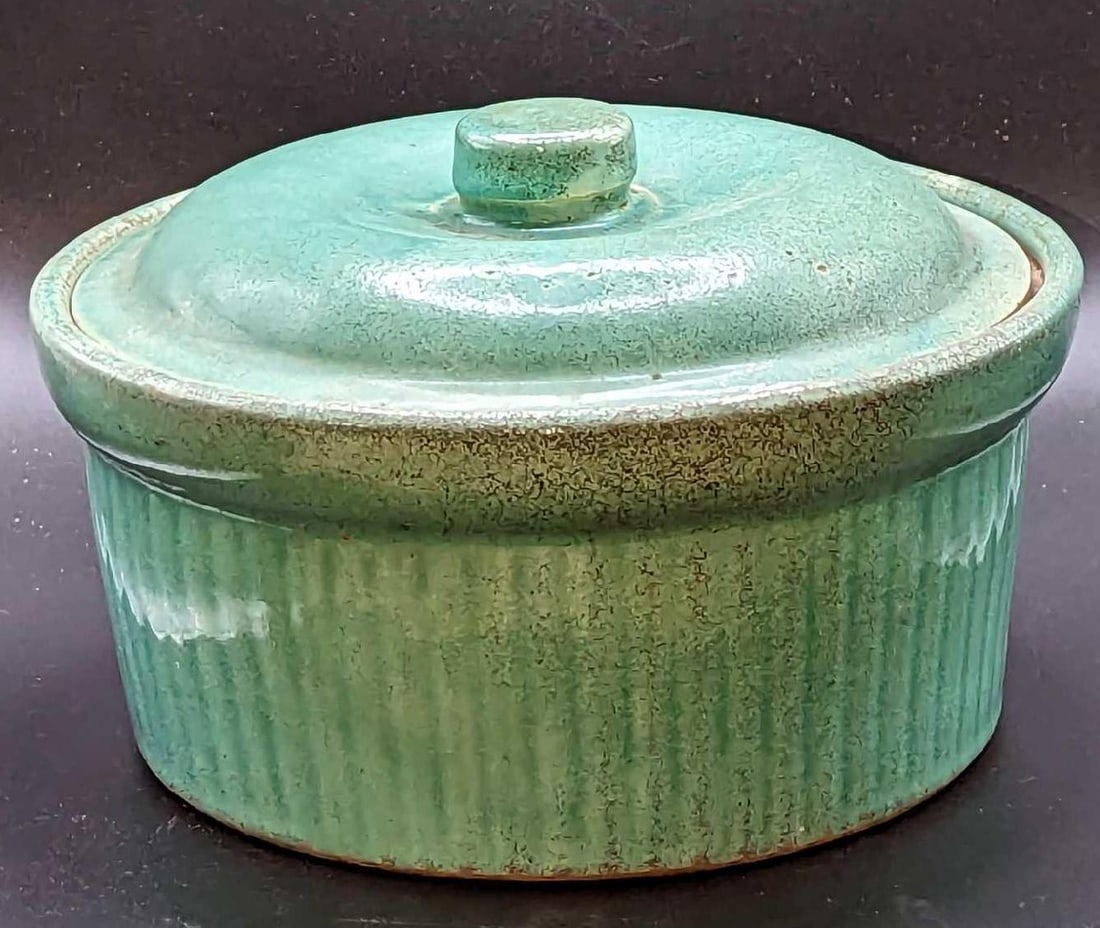 Vintage Ribbed Farmhouse Green Casserole Bowl: Vintage Ribbed Farmhouse Green Casserole Bowl. This is approx 8" x 8" x 5" and it weighs 3.97lbs. The unmarked bowl has some crazing and wear. Please see the images as they are part of the description
