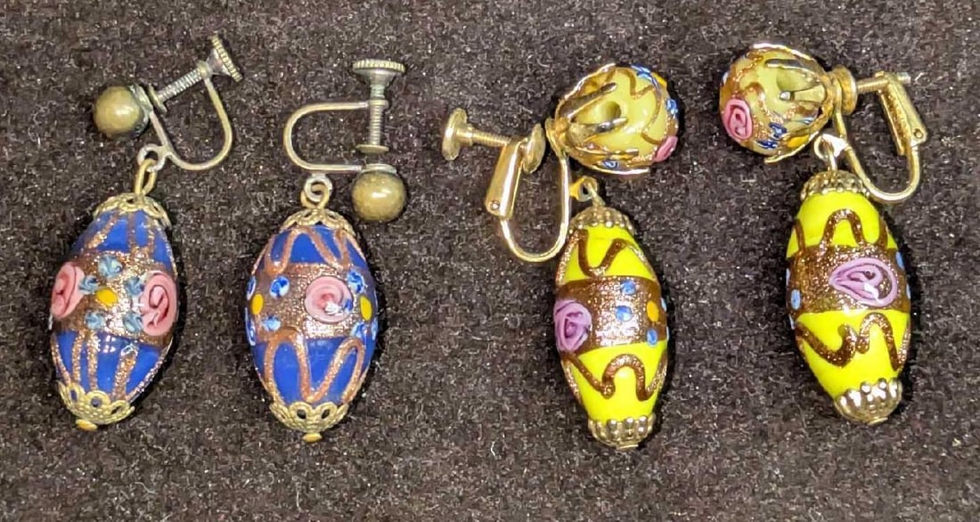 Murano Venetian Art Glass Lamp Work Oval Earrings QQQQQ: Murano Venetian Art Glass Lamp Work Oval Earrings QQQQ. Colorful oval glass oval earrings with hand painted designs. The yellow set is approx 3/8" x 3/8" 1 5/8" and the colbat is approx 3/8" x 3/8" x 