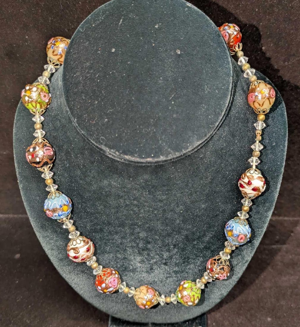 Vintage Italian Murano Colorful Art Glass Bead Necklace YYYY: Vintage Italian Murano Colorful Art Glass Bead Necklace YYYY. Colorful glass beads with hand painted designs. This is approx 18" and it weighs 0.12lb.