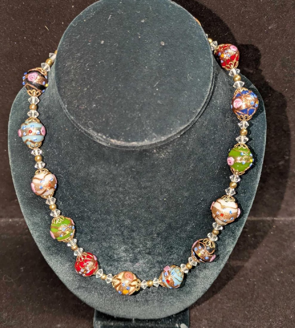Vintage Italian Murano Colorful Art Glass Bead Necklace CCCCC: Vintage Italian Murano Colorful Art Glass Bead Necklace CCCCC Colorful glass beads with hand painted designs. This is approx 18" and it weighs 0.12lb.