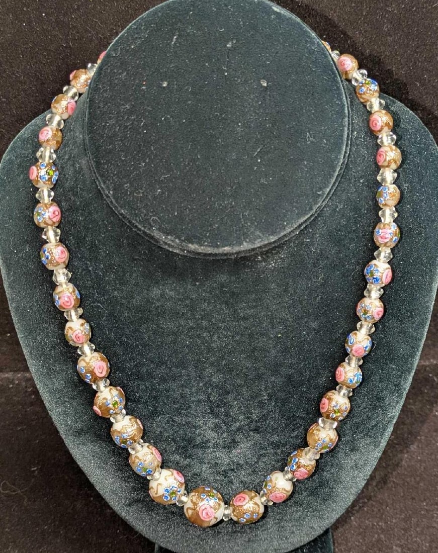 Vintage Italian Murano White And Pink Art Glass Bead Necklace IIIII: Vintage Italian Murano White And Pink Art Glass Bead Necklace IIIII. Colorful glass beads with hand painted designs. This is approx 19" and it weighs 0.08lb.