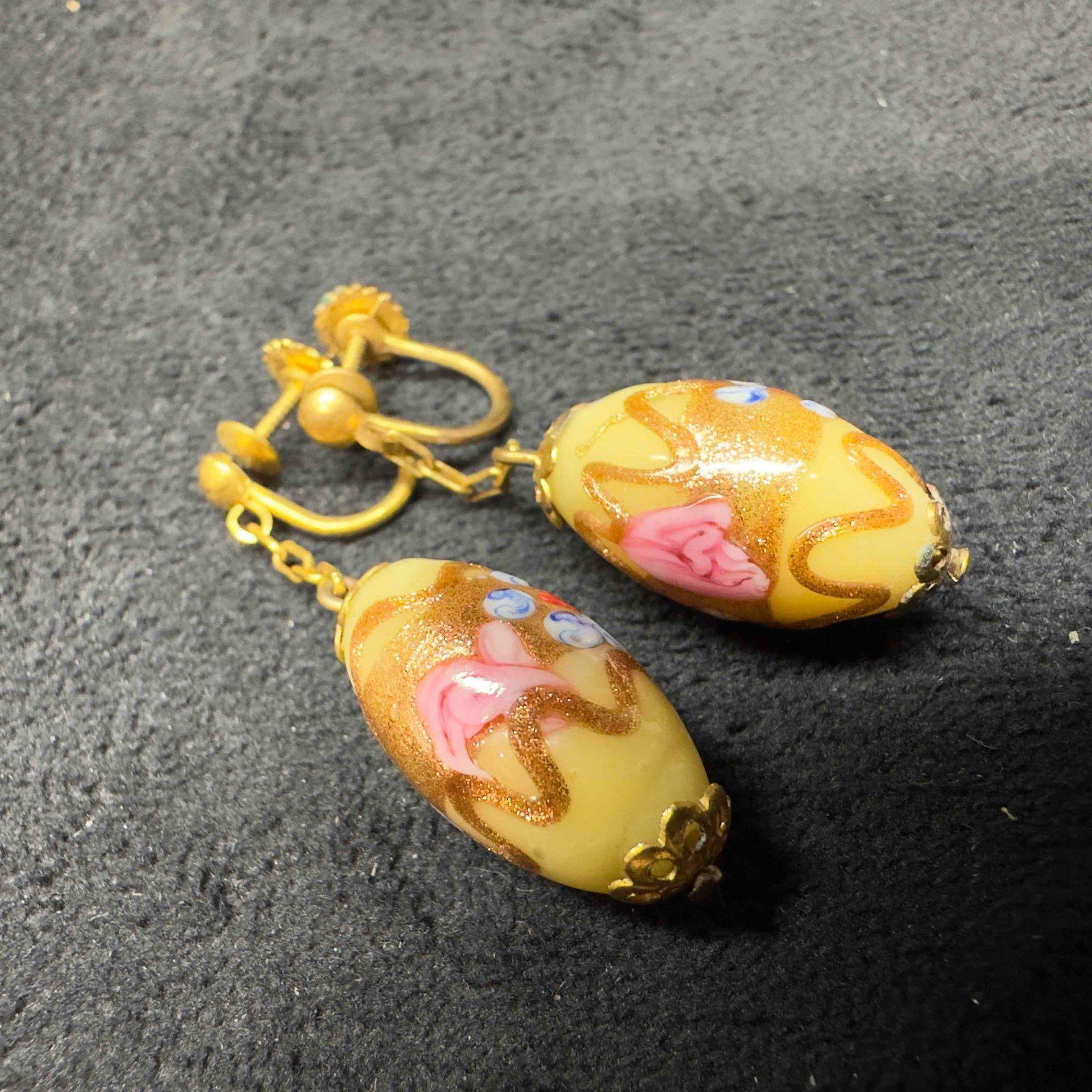 Murano Venetian Art Glass Lamp Work Creme Floral Flower Dangle Earrings D72: Murano Venetian Art Glass Lamp Work Creme Floral Flower Dangle Earrings D72. Earrings with creme glass beads with beautiful designs on each. The earrings feature copper colored and floral accents. The