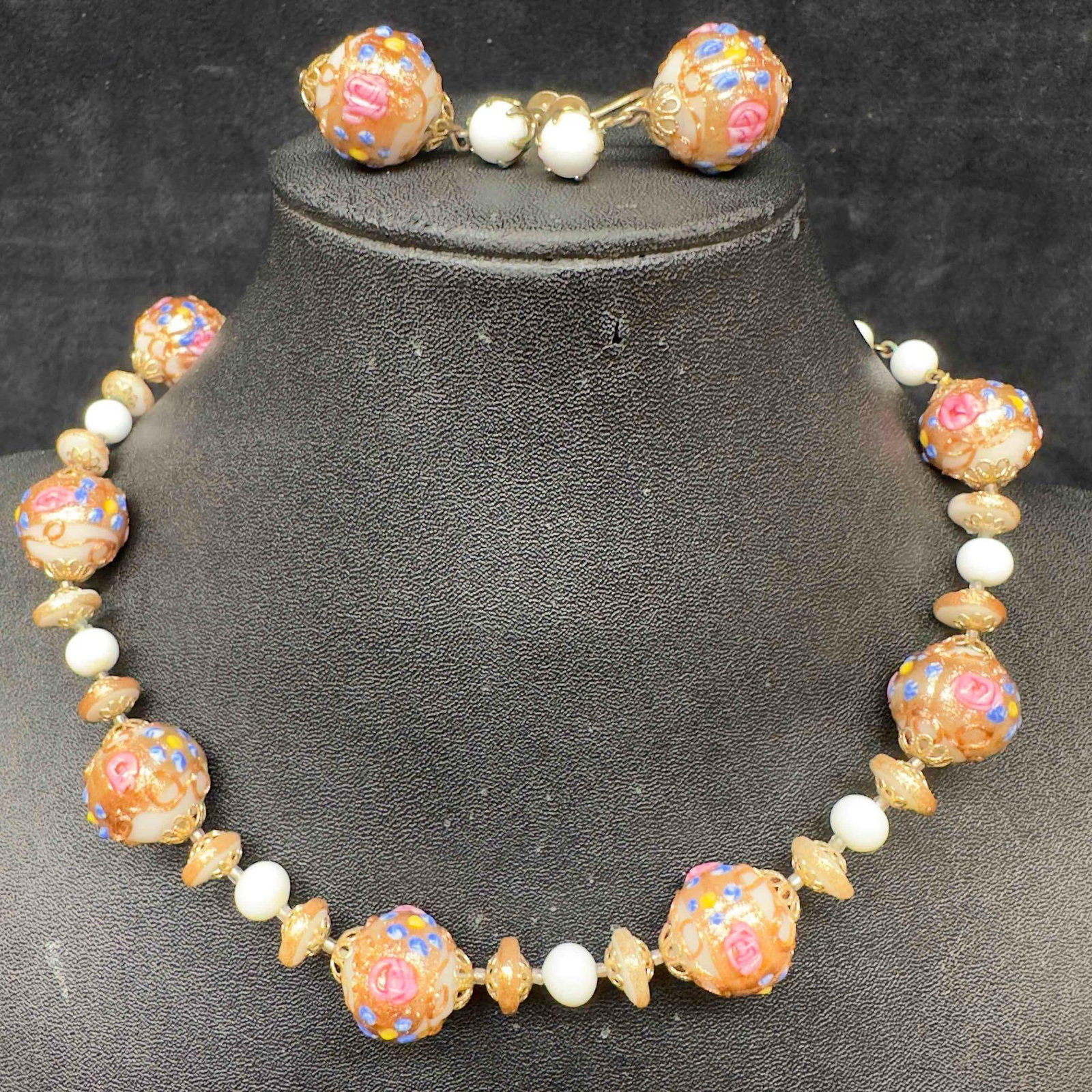 Venetian Murano Lamp Work Art Glass Fiorato Beaded White Floral Bead Necklace and Earrings Set B97: Venetian Murano Lamp Work Art Glass Fiorato Beaded White Floral Bead Necklace and Earrings Set B97. Necklace and earrings with white colored glass beads with beautiful hand painted designs on each. Th