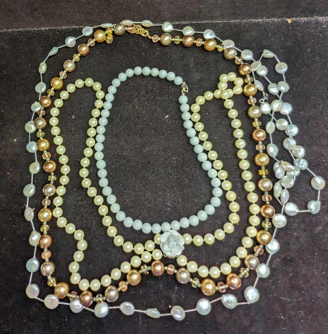 Assorted Faux And Freshwater Coin Pearl Necklaces (1 of 10)
